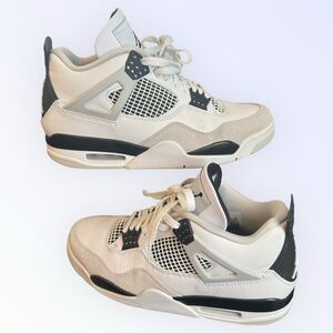 Air Jordan 4 Retro Military Black Men’s Size 9 EUC